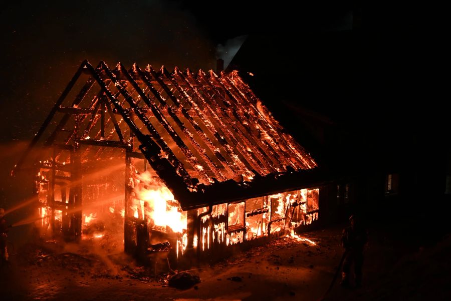 Die Feuerwehr konnte ein Übergreifen verhindern.