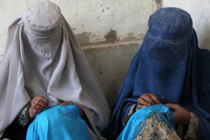 taliban frauen