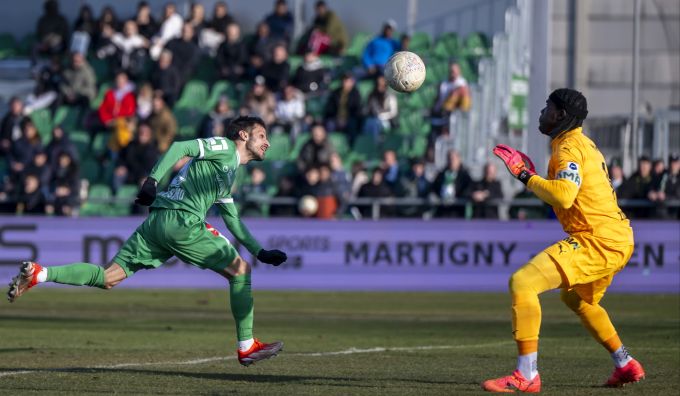 Antonio Marchesano köpft Yverdon in der Nachspielzeit zum Sieg gegen den FC St.Gallen. FC St.Gallen