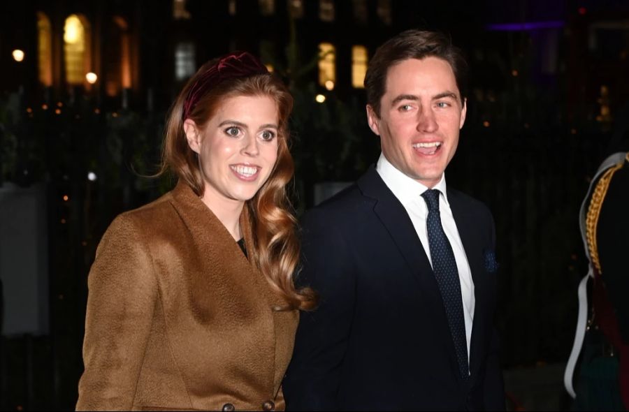 Auch Schwester Beatrice feiert nicht mit den Royals, sondern mit ihren Schwiegereltern.