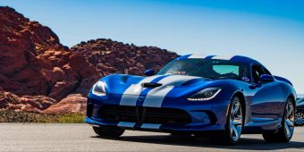 Dodge Viper, blau mit Racingstreifen