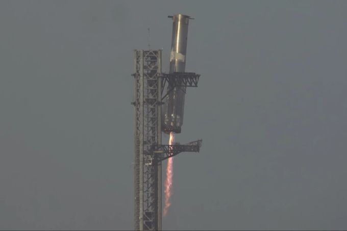 Warum der Starship-Testflug scheiterte wird nun untersucht. spaceship