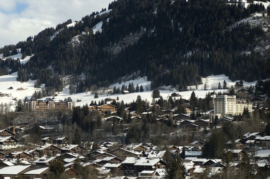 In beliebten Feriendestinationen wie Gstaad werden immer häufiger Luxushotels gebucht. (Archivbild)