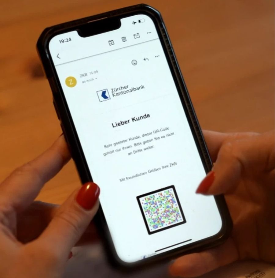Online-Betrüger sind auch in der Schweiz aktiv: Diesen gefälschten ZKB-QR-Code hat Katja eingescannt. Das löste eine Zahlung von über 48'000 Franken aus.