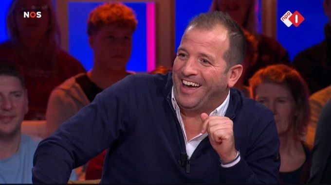 Rafael van der Vaart scherzt bei NOS über Cristiano Ronaldo. Ronaldo van der Vaart