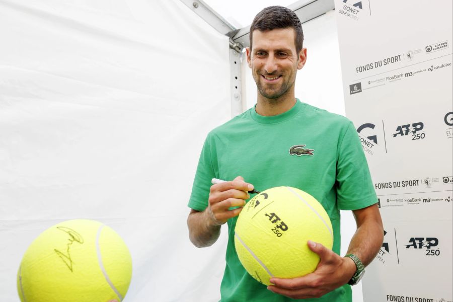 Novak Djokovic zeigt sich in Genf bestens gelaunt.