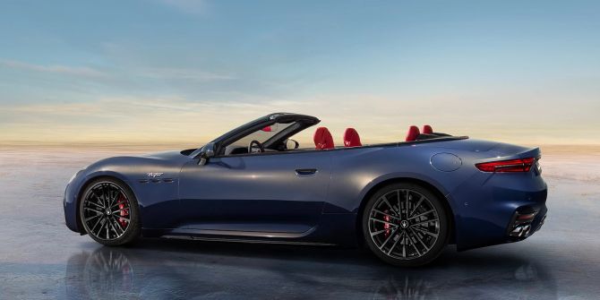 Offenes Fahrerlebnis: Das Stoffverdeck des GranCabrio Trofeo öffnet sich auf Knopfdruck und verwandelt das Coupé in ein elegantes Cabriolet.