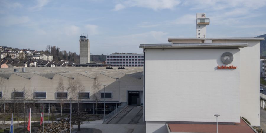 Der Lift- und Rolltreppenhersteller Schindler aus Ebikon LU verschiebt seinen Investorentag wegen einer bevorstehenden Fusion in der Branche. (Symbolbild)