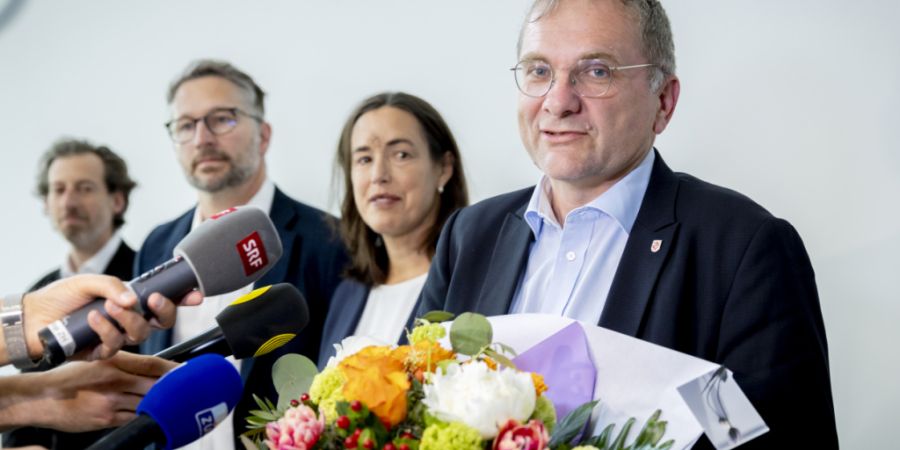Stefan Fritschi (FDP) ist neuer Winterthurer Stadtpräsident. Er liess seinen Konkurrenten Kaspar Bopp (2.v.l) hinter sich.