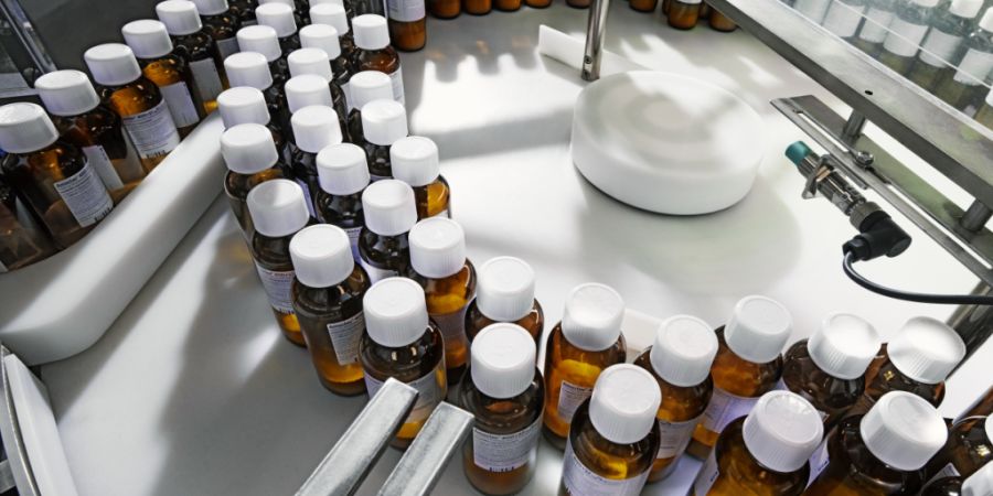 Der Stellenabbau des Generika-Herstellers Sandoz in Kundl im Tirol soll ausschliesslich die Entwicklungsorganisation betreffen, nicht den Antibiotika-Produktionsstandort. (Archivbild)