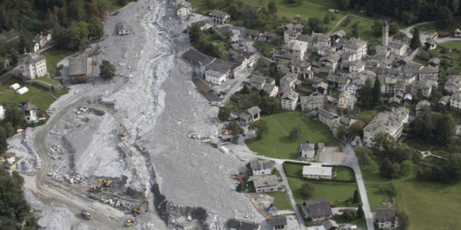 Die Verwüstung in Bondo im Bergell, einige Wochen nach dem Erdrutsch. Dieser kostete acht Wanderern das Leben. (Archivbild)