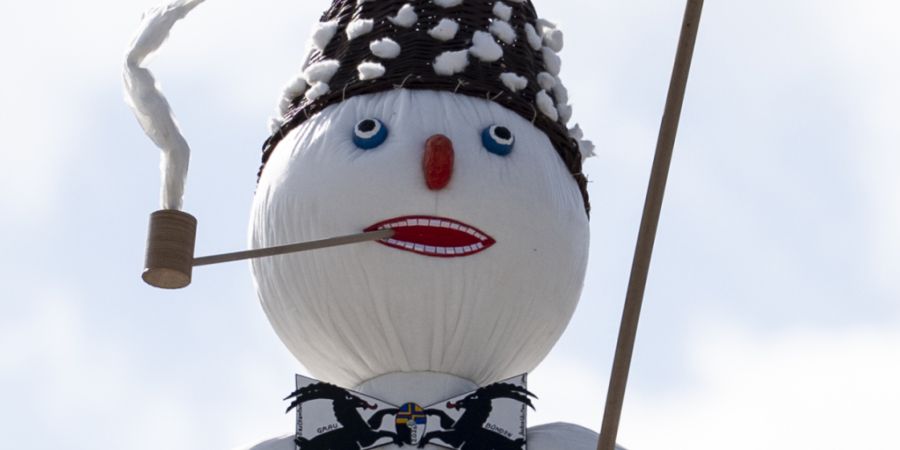 Der Sechseläutenumzug in Zürich hat begonnen. Der Böögg wartet derweil auf sein Ende. Ab 18 Uhr geht es ihm an den Kragen.