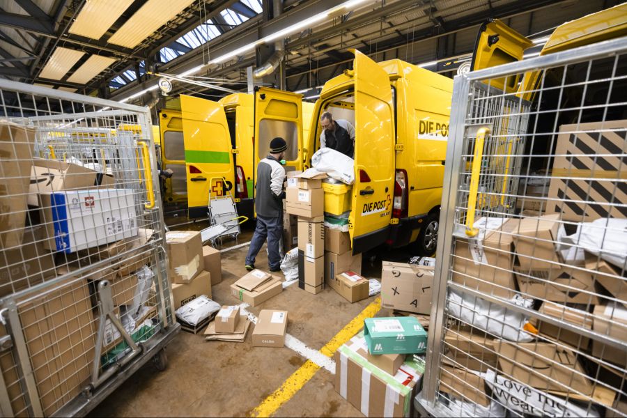 2025 haben die Mitarbeitenden der Post über 180 Millionen Pakete verarbeitet – knapp vier Prozent mehr als im Vorjahr.