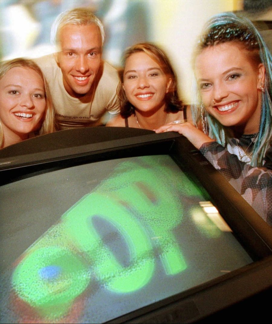 1998 moderierte sie im Schweizer Fernsehen die Jugendsendung "OOOPS!"