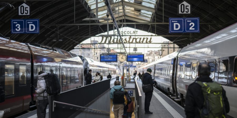 Der Ausbau des St. Galler Hauptbahnhofs ist eines von sieben Projekten, die nach Ansicht der Regierung höchste Priorität für eine Realisierung haben müssten. (Archivbild)