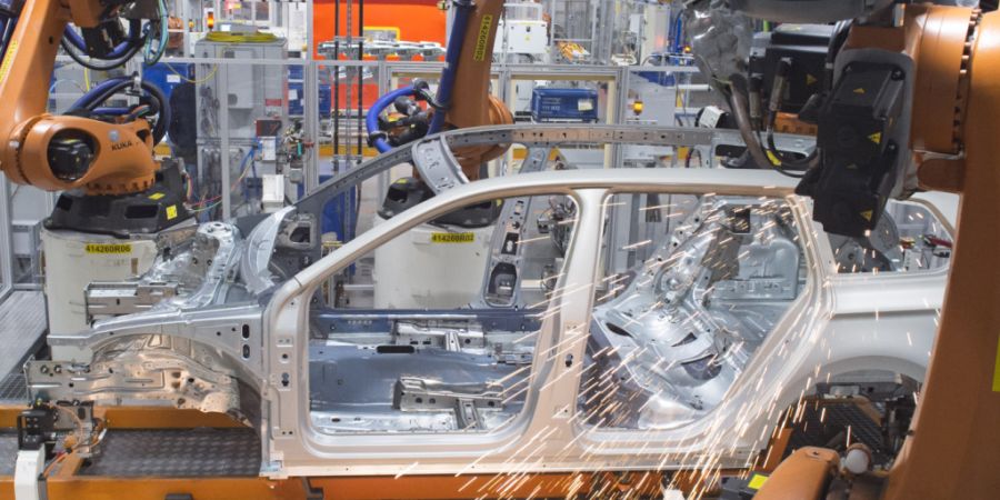 Die kriselnde Autobranche sorgt für Bremsspuren In der deutschen Industrie: Dort ist die Produktion Ende des vergangenen Jahres erstmals seit mehreren Monaten wieder gesunken. (Symbolbild)