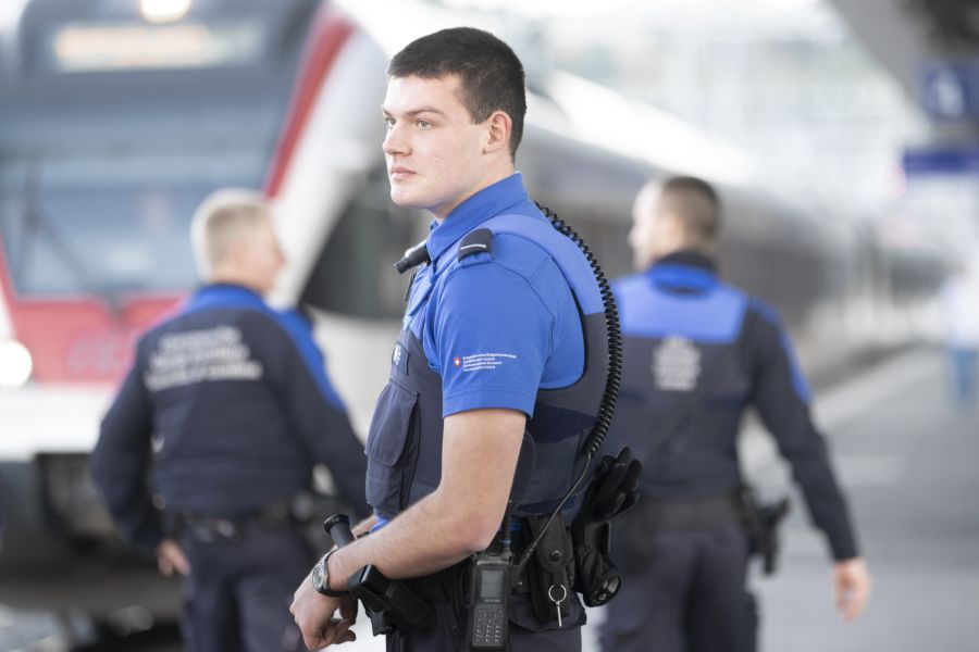 Auszubildende der Grenzwache würden nebst der Basisausbildung auch diverse praktische Einsatze, also Übungen, in den Regionen absolvieren. (Symbolbild)