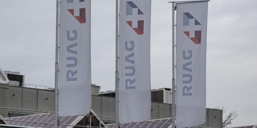 Der Bundesrat hat dem ehemaligen Ruag-Verwaltungsrat Jürg Oleas wegen laufender Untersuchungen bei der Ruag MRO die Entlastung für das vergangene Geschäftsjahr nur eingeschränkt ert...