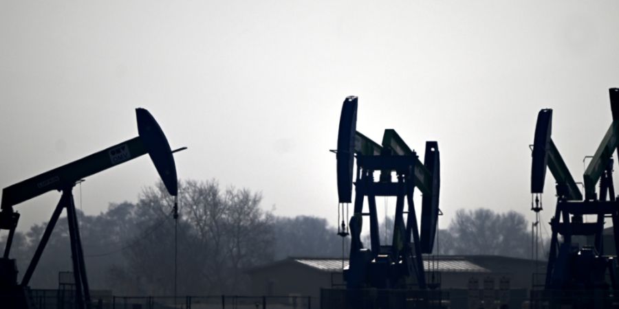 Der US-Präsident droht dem Iran erneut mit Angriffen auf Kraftwerke und Brücken. Am Ölmarkt zeichnet sich damit auch zu Beginn der neuen Woche keine Entspannung ab. (Archivbild)