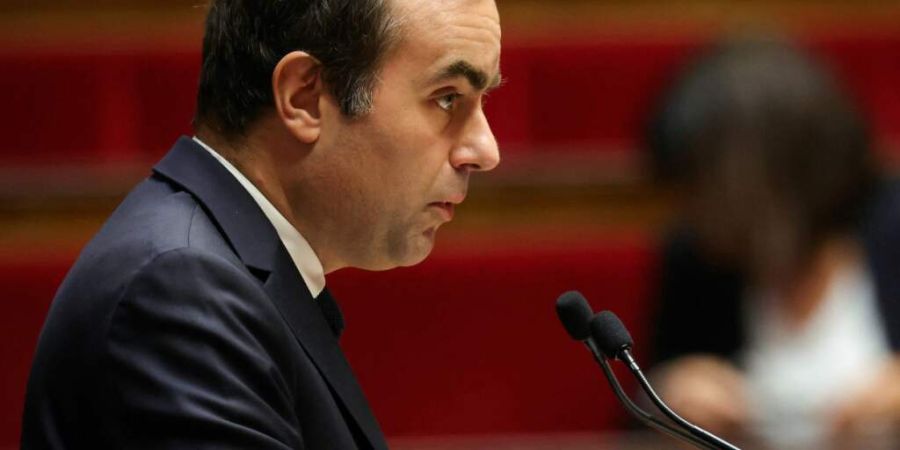 ARCHIV - Frankreichs Premierminister Sebastien Lecornu hält eine Rede zu Beginn der Debatte und der Überprüfung des Staatshaushalts 2026 in der Nationalversammlung. Foto: Alain Jocar...