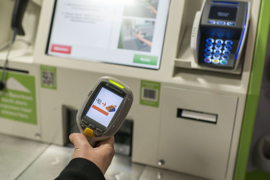 Wer beim Self-Checkout etwas vergisst, muss mit harten Strafen rechnen. (Symbolbild)
