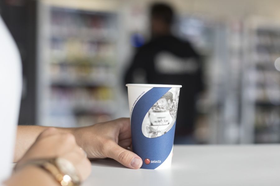 Auch beschichtete Utensilien wie Einweggeschirr sind von der Belastung betroffen. Umweltchemiker Martin Scheringer rät daher zur Vermeidung.