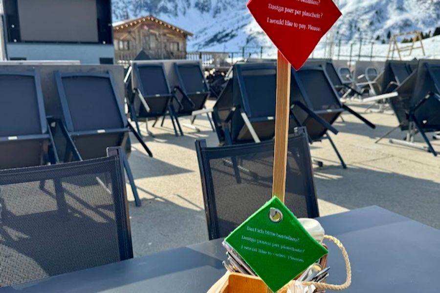 «Das System ist so klar, dass Gäste und Service problemlos damit umgehen können», sagt Oliver Bühler, Pächter des Bergrestaurants Steil'Alva.