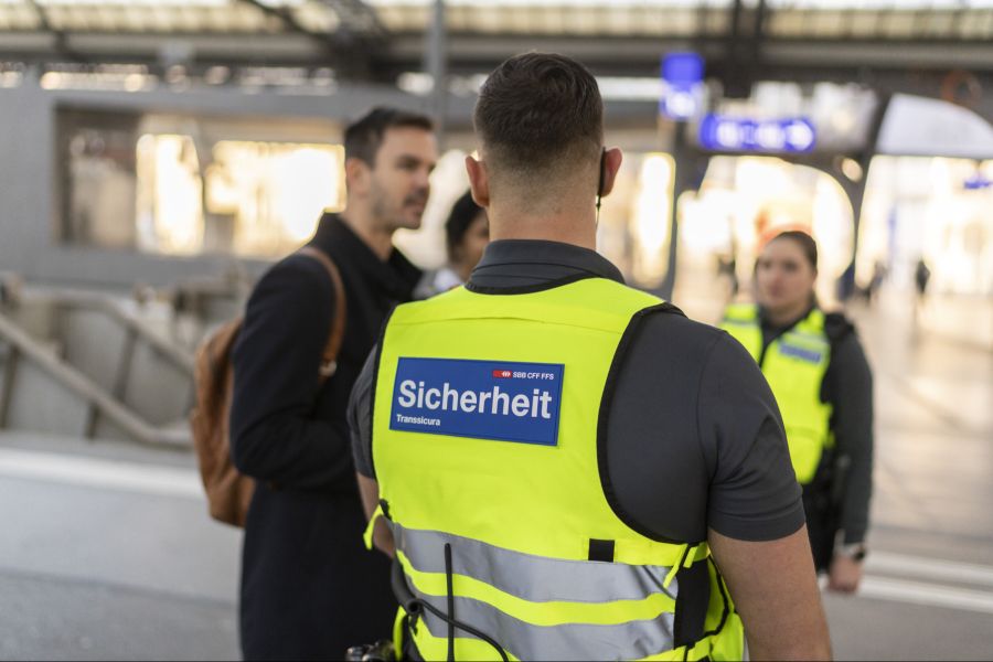Der angegriffene Chauffeur fordert eine ständige Präsenz eines Sicherheitsangestellten in jedem Bus. (Symbolbild)