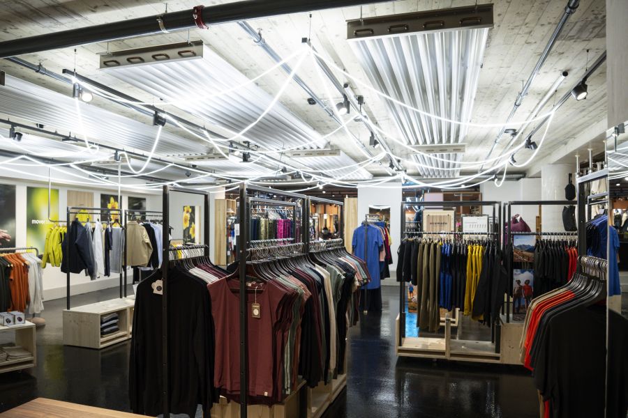 Neben Speis und Trank gibt es im neuen Kaiserhaus auch Kleider und Einrichtungsgegenstände.