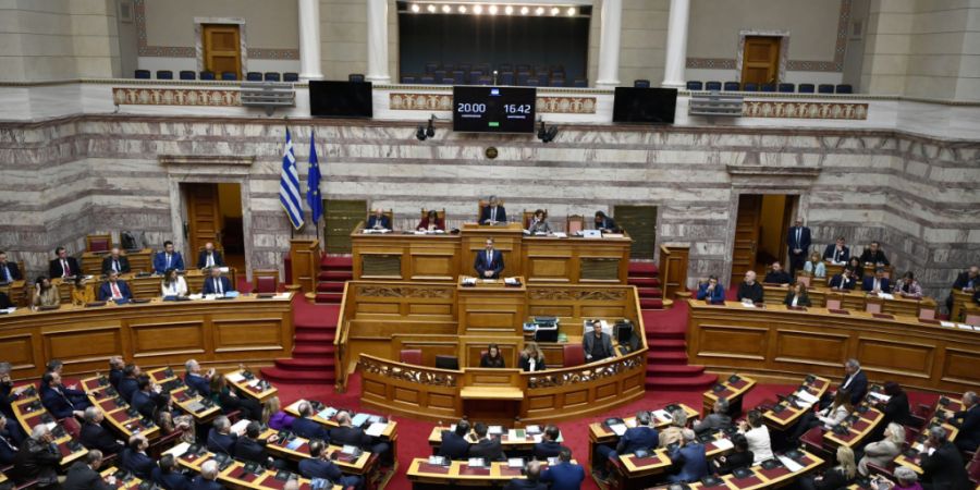 ARCHIV - Debatte im griechischen Parlament. Foto: Michael Varaklas/AP/dpa