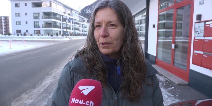 Gabi (55) bestätigt den vielen Verkehr. Man komme nirgends mehr durch.