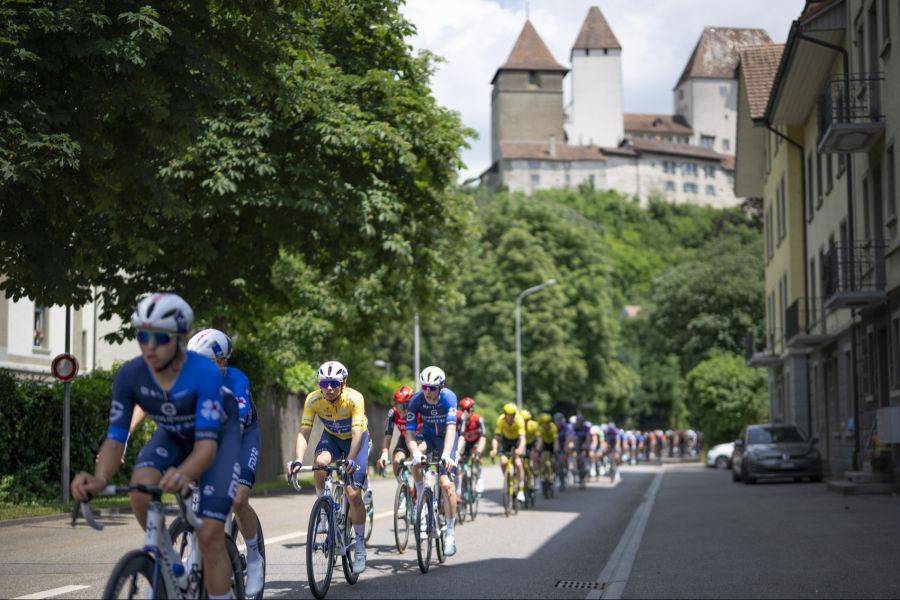 Burgdorf ist laut Ranking von Pro Velo Schweiz die velofreundlichste Stadt. Bild: Die Tour de Suisse fährt 2025 durch Burgdorf.