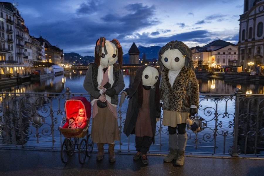 Nennenswerte Zwischenfälle habe es bisher keine gegeben, es herrscht eine ausgelassene und friedliche Stimmung.