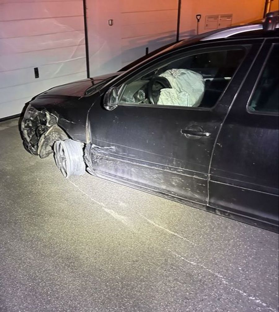 Am Auto entstand Sachschaden.