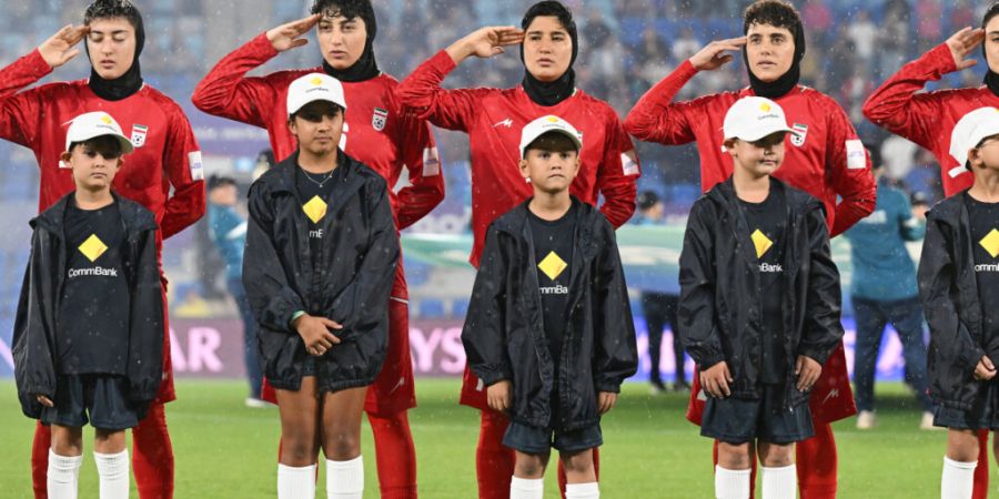 In den letzten beiden Spielen salutierte das iranische Frauenfussballnationalteam während der Nationalhymne. (Archivbild)
