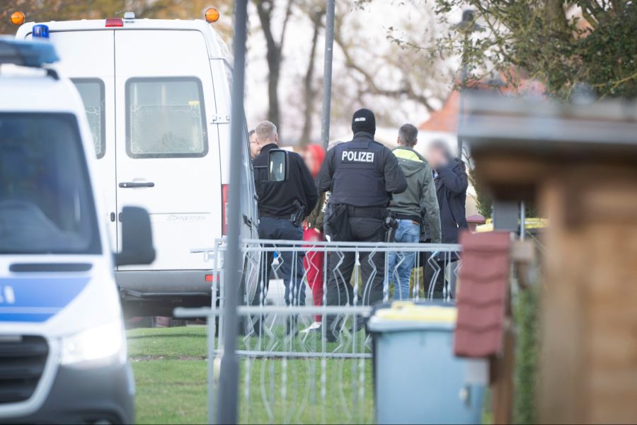 Knapp vier Wochen nach dem gewaltsamen Tod von Fabian wurde die Stiefmutter von der Polizei abgeführt.