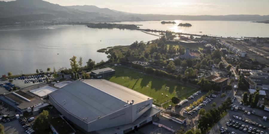 In der Nähe des Bahnhofs entsteht in Rapperswil-Jona ein neues Berufs- und Weiterbildungszentrum. (Archivbild)