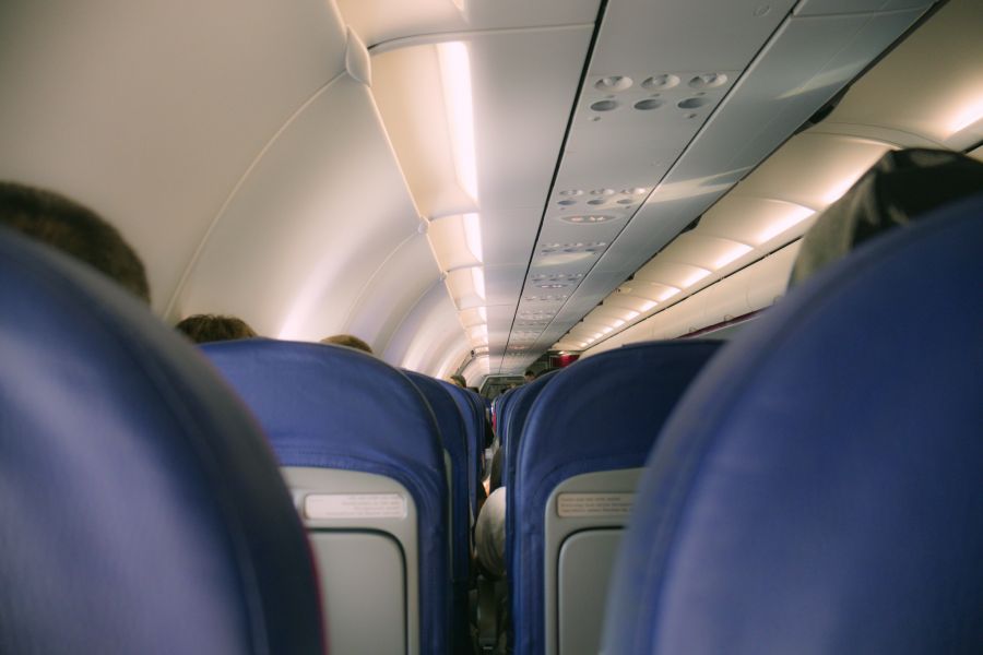 Erinnert an die Ozeane: Das Blau der Flugzeugsitze.