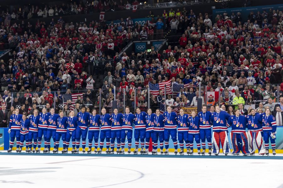 Die US-Eishockeyfrauenmannschaft hat an Olympia Gold geholt.