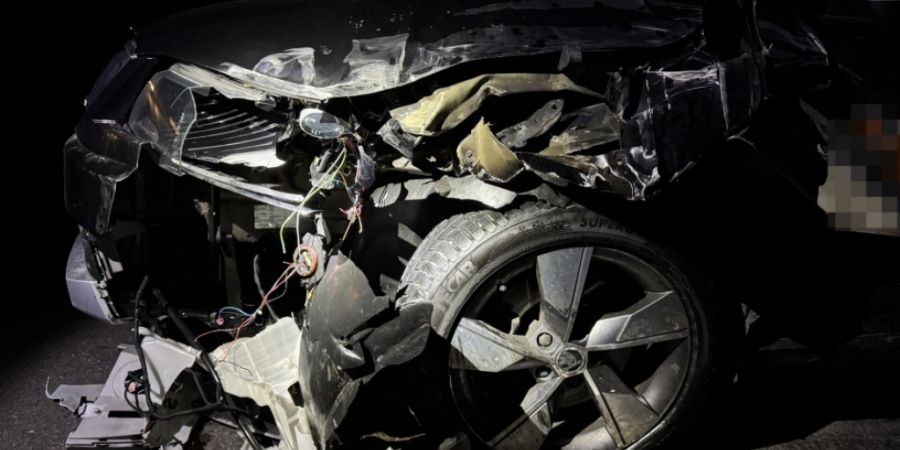 Beim Unfall auf der Heinrichsbadstrasse entstand massiver Schaden an den Autos.