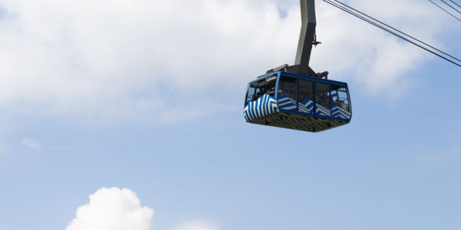 Die Säntisbahn beförderte am Donnerstag die letzten Passagiere auf den Ostschweizer Hausberg, bevor die Seilbahn während mehrerer Monate erneuert wird. (Archivbild)