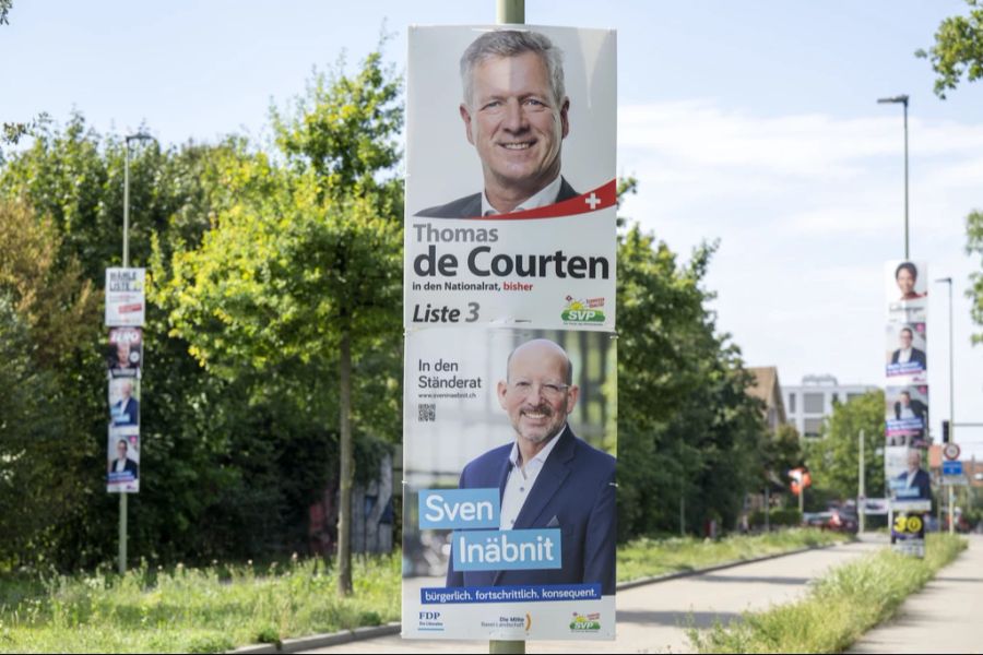 Bei den letzten eidgenössischen Wahlen im Herbst 2023 steckten Kandidierende der SVP und der FDP klar am meisten Geld in den Wahlkampf. (Archivbild)