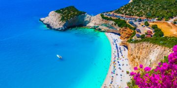 Lefkada Blick von Klippe auf türkisblaue Bucht