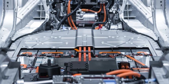 Batterietechnologie im Boden eines E-Autos