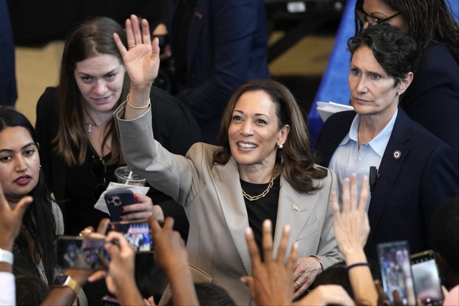 Kamala Harris ist die neue Hoffnungsträgerin der Demokraten und holt in Umfragen mächtig auf.