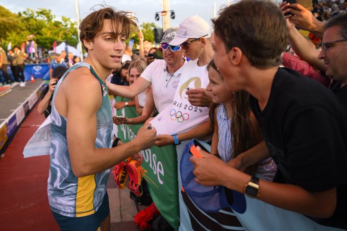 Armand Duplantis begeistert die Fans bei der Athletissima in Lausanne. Armand Duplantis Athletissima Lausanne