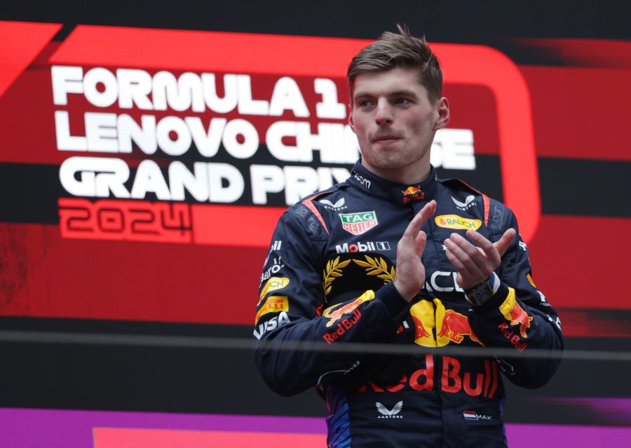 Mercedes soll bei Red-Bull-Pilot Max Verstappen Ernst machen.