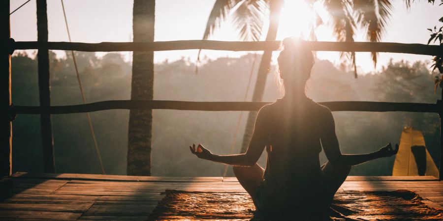 Yoga Meditation Sonnenuntergang Bali