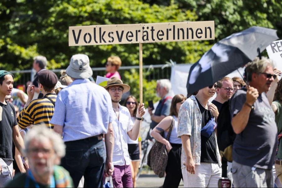 Gegen das Treffen der AfD gab es mehr als ein Dutzend Gegendemonstrationen.