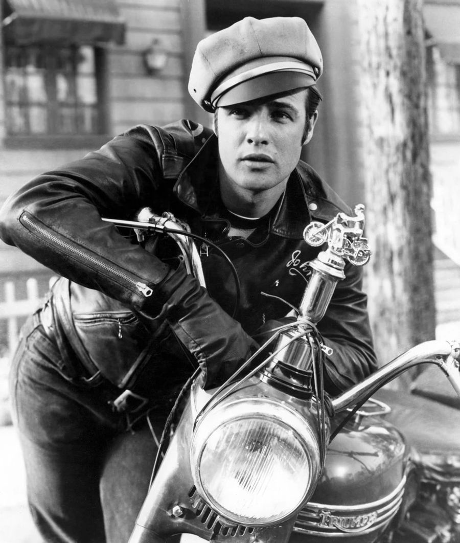 Der Schauspieler Marlon Brando machte die Lederjacke in den 50ern und 60ern beliebt.